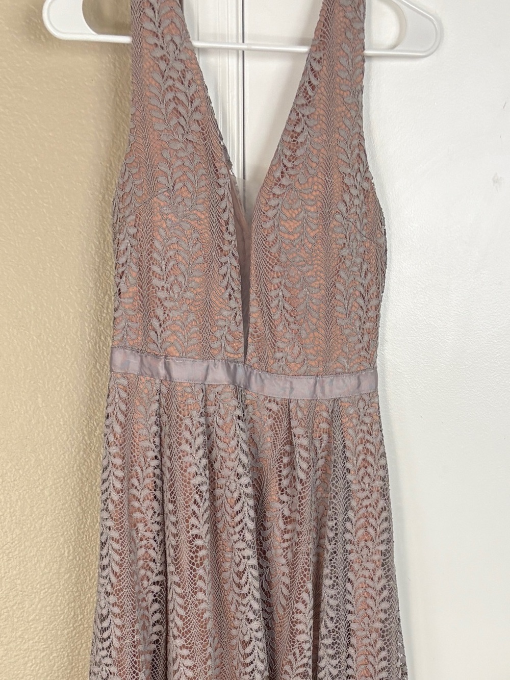 NWT Boohoo Boutique Gray Lace Blush Lining
Plunge V-Neck Maxi
Dress Gown Small